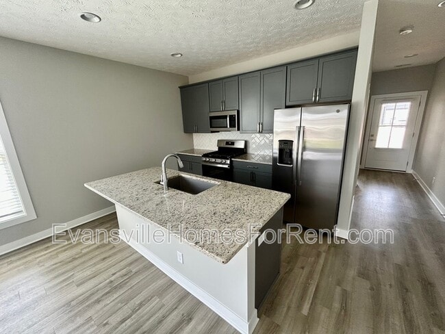 Building Photo - 4644 Chelmsford Dr