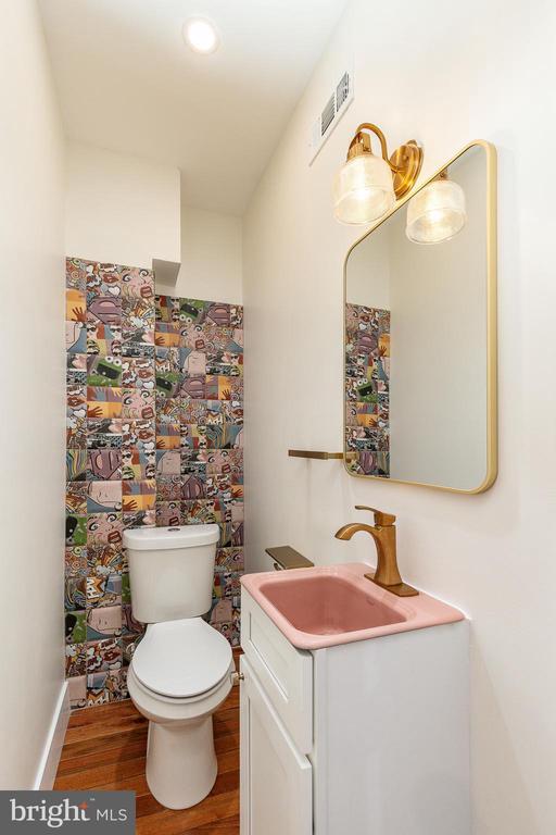 Building Photo - 412 Sepviva St