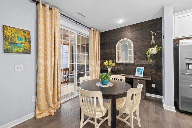 Building Photo - 410 Triumph Ln