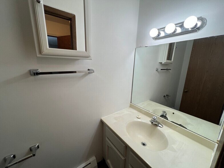 Building Photo - 2106 Valleyhigh Dr NW