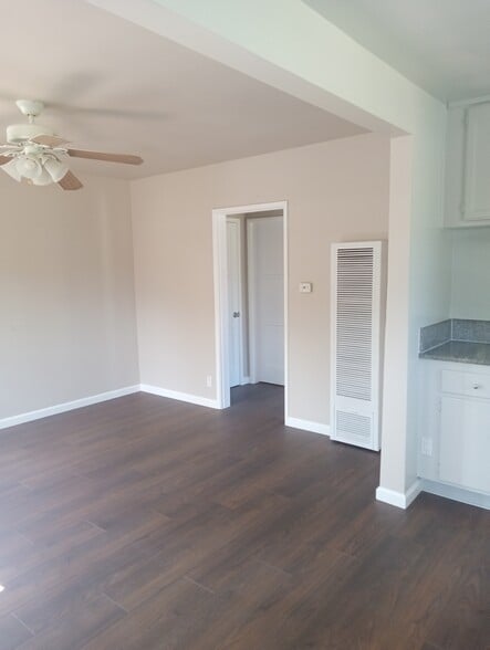 Building Photo - 11617 Archwood St