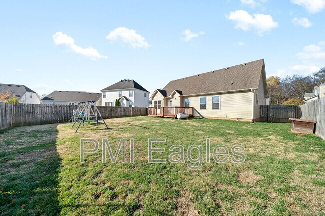 Building Photo - 3565 Southwood Dr