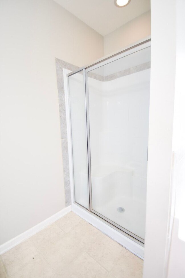 Building Photo - Coming Soon: 3 BEDROOM 2 BATHROOM - PETS C...