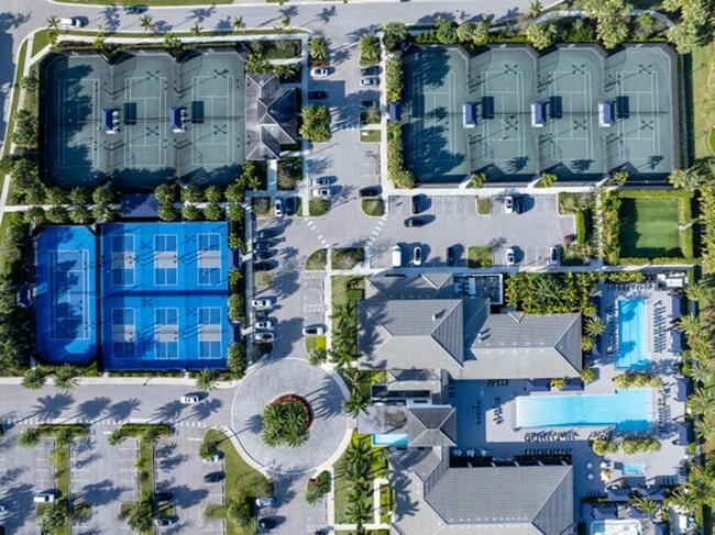 Building Photo - 17081 Five Waters Ave