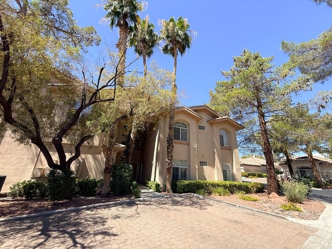 Building Photo - 2050 W Warm Springs Rd