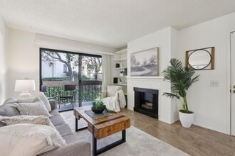 Building Photo - Great One Bedroom Condo Monterey