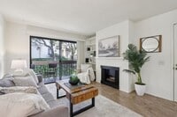 Building Photo - Great One Bedroom Condo Monterey