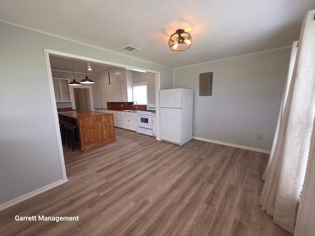 Building Photo - Cute 3/2 Home in Lometa, TX