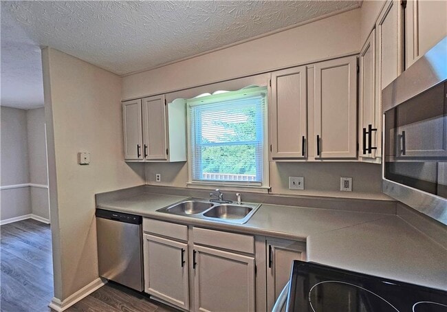 Building Photo - 434 High Creek Trce