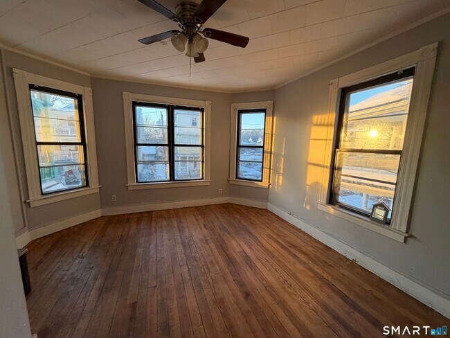 Building Photo - 29 Silver St