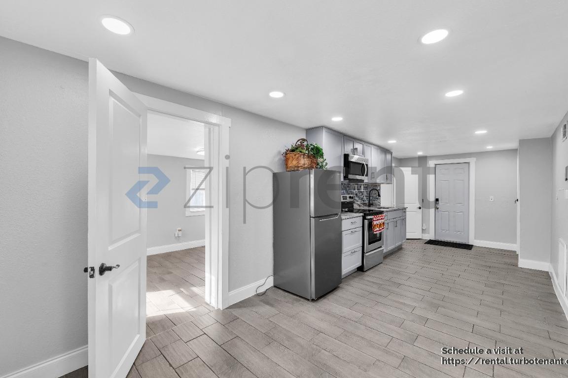 Building Photo - 9402 N 16th St