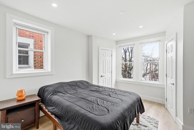 Building Photo - 268 W Duncannon Ave