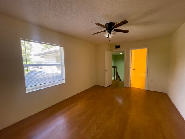 Building Photo - 27 Clinton Ct