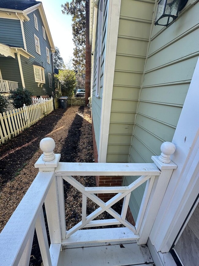 Building Photo - 503 Newport Ave