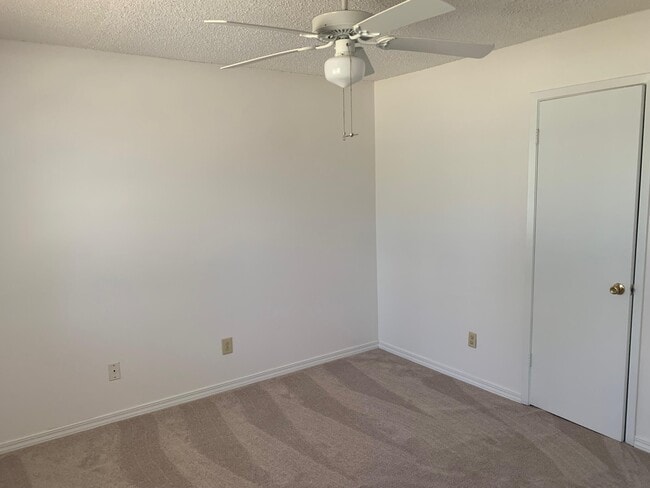 Building Photo - 806 Boulevard De L'Orleans