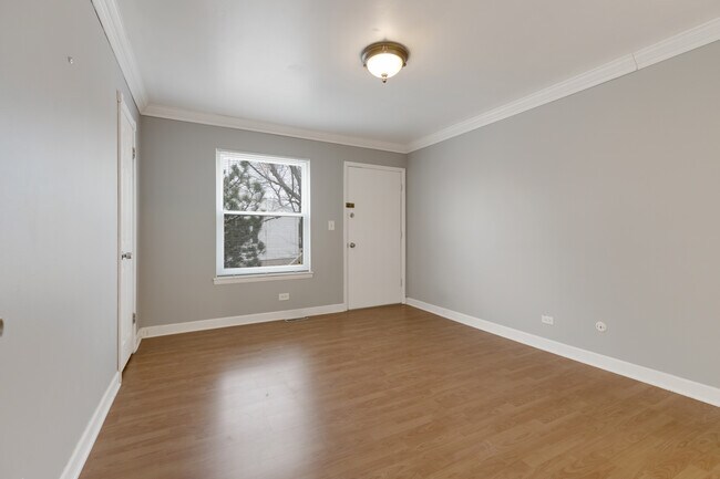 Building Photo - 817 Pahl Rd