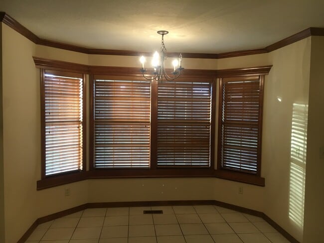 Building Photo - Gorgeous Home in Jenks Schools!