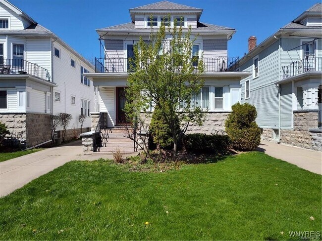 Primary Photo - 300 North Park Ave