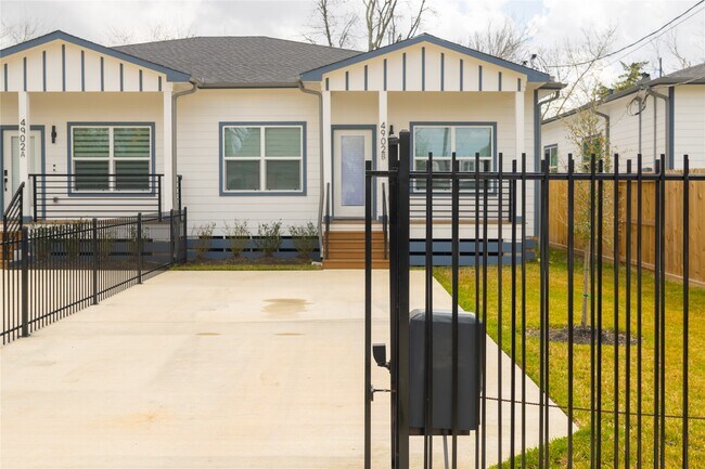 Building Photo - 4902 Higgins St