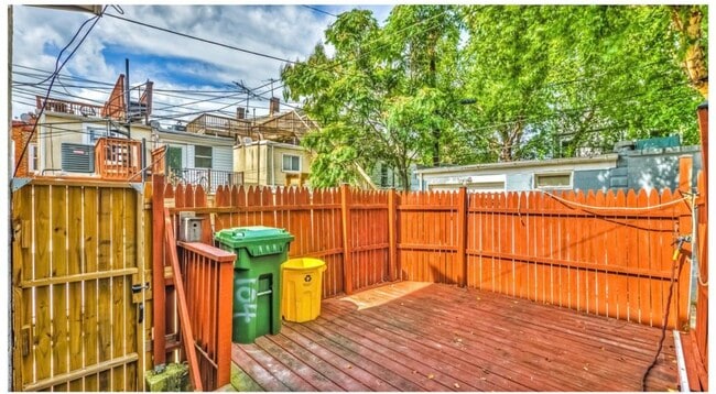 Building Photo - 104 E Clement St