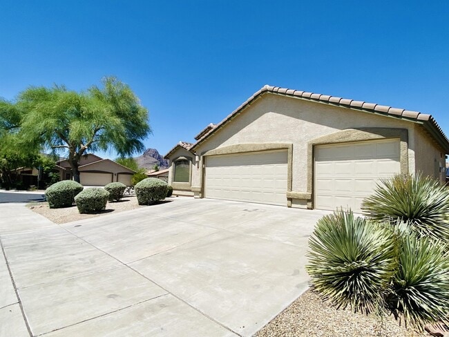 Building Photo - 8771 N Finfrock Dr