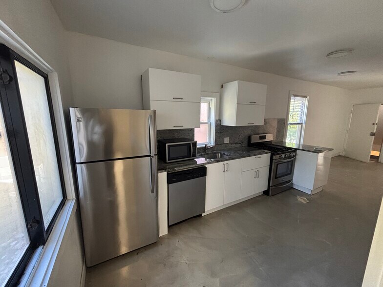 Building Photo - 774 State St