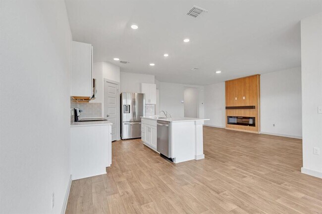 Building Photo - 120 Krause Spgs Dr