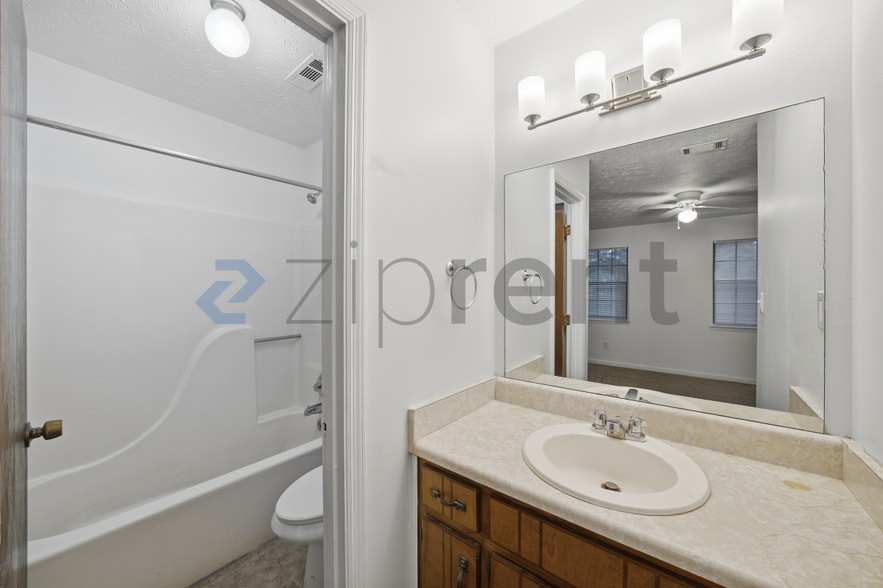 Building Photo - 5893 N Castlegate Dr