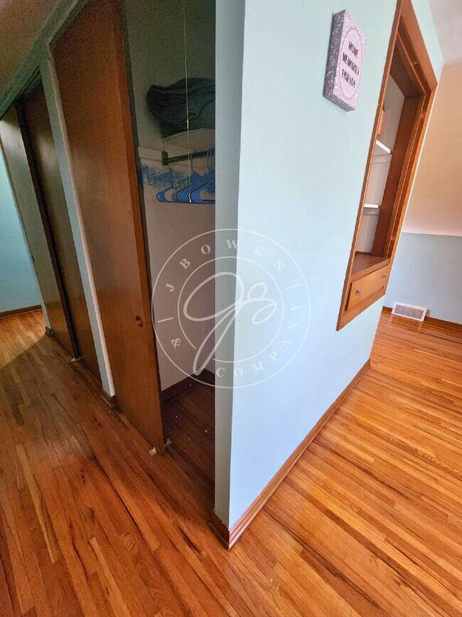 Building Photo - 3 bed 3 bath home for rent near University of Toledo!