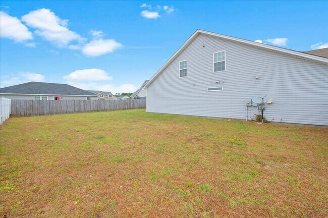 Building Photo - Spacious 5-Bedroom Home with Screened Patio & Private Fenced Yard in Guyton