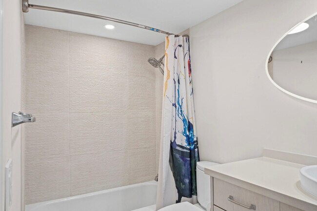 Building Photo - 3051 NE 48th St