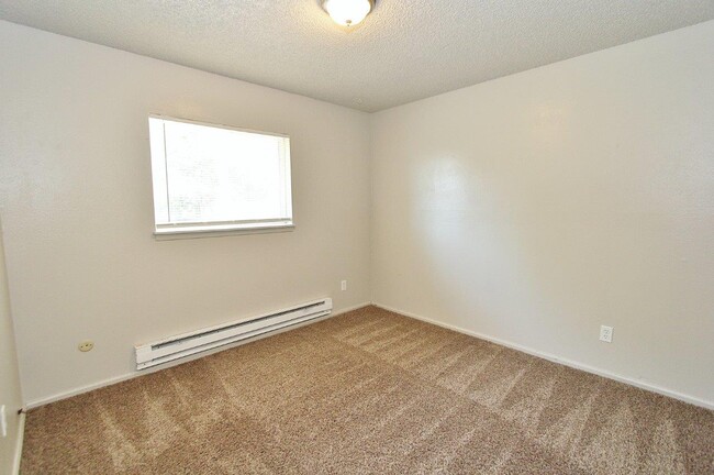 Building Photo - 211 S Highland Dr