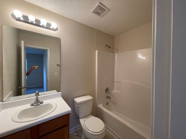 Building Photo - PRE-LEASING FOR AUGUST 2026!