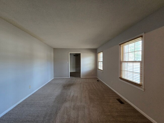 Building Photo - 622 Garfield Dr