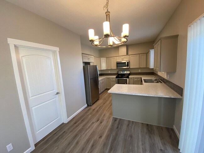 Building Photo - 556