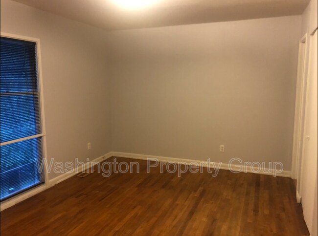 Building Photo - 1670 Wainwright Dr