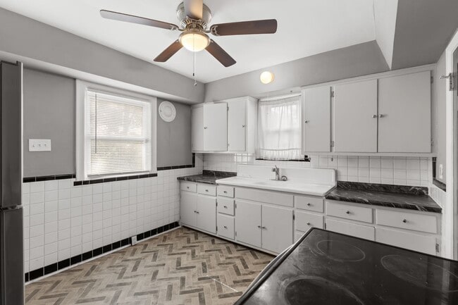 Building Photo - 10050 Diamond Dr