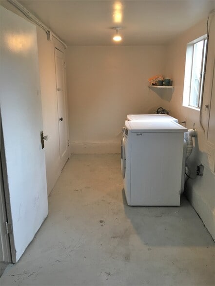 Split Laundry Room - 10526 Link Street