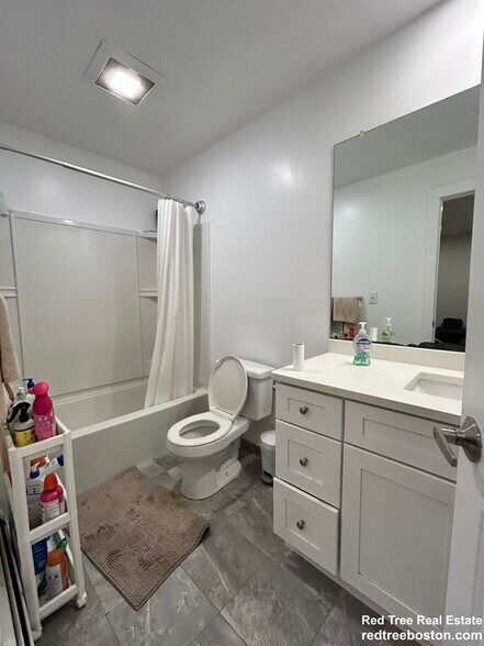 Building Photo - 845 Beacon St