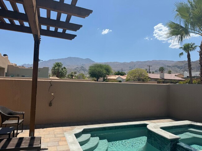 Building Photo - 54610 Avenida Alvarado