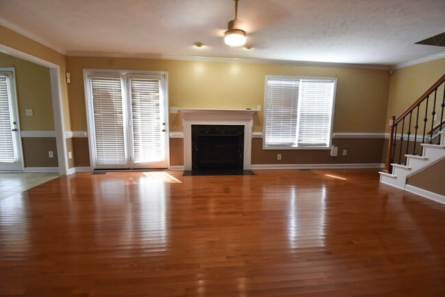 Building Photo - Coming Soon!! 4 Bedroom 2.5 Bath Nicely Renovated with Updated Fixtures! - No Pets