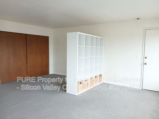Building Photo - 1104 E Cliff Dr