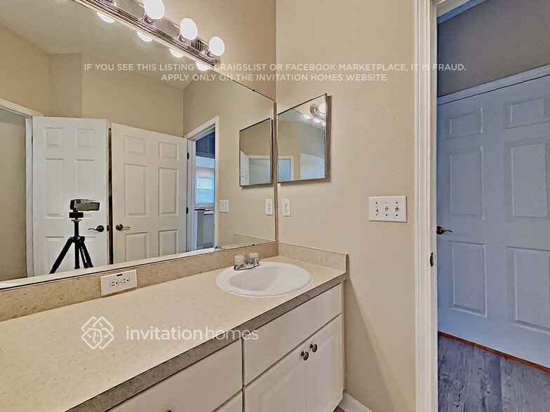 Building Photo - 16312 Bridgeglade Ln