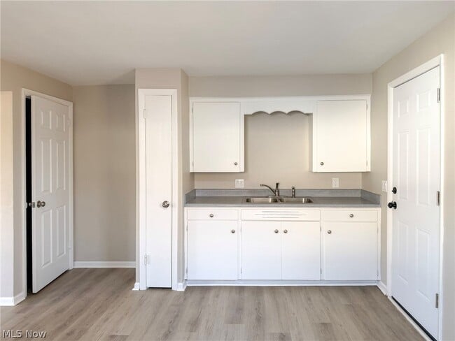 Building Photo - 642 Broadway