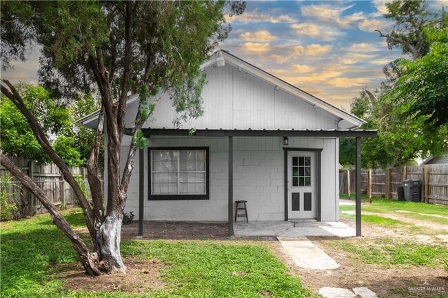 Primary Photo - 606 E Kelly Ave