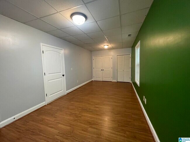 Building Photo - 208 Castlehill Dr