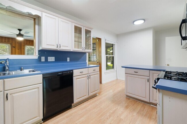 Building Photo - 1206 Larkwood Dr