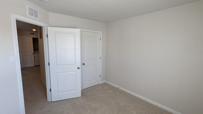 Building Photo - 560 Locust Run Dr