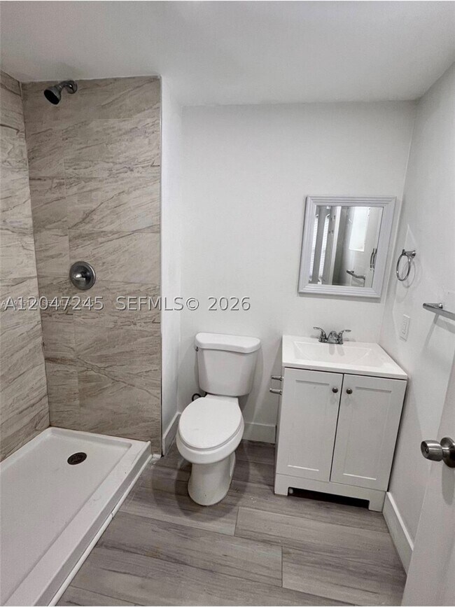 Building Photo - 852 SW 13th Ct
