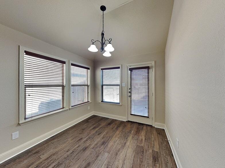 Building Photo - 5860 Burgundy Rose Dr